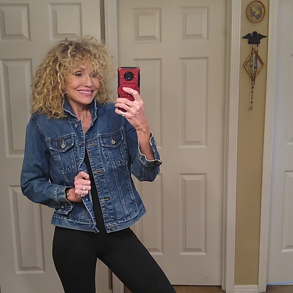 🎄💕 vintage Eddie Bauer denim jacket - Picture 1 of 4